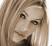 Ginger Jolie Shows Off Her Amazing Figure 16