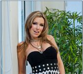 Courtney Cummz - Housewife 1 on 1