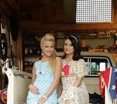 Chary Kiss, Madlin Moon