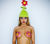 Pornstar Lexi Belle in the Green Flower Hat 4