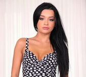 Daphne Klyde - What A Looker - Mike's Apartment 9