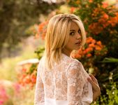 Blake Bartelli Opens Her Flower In A Beautiful Backyard 9