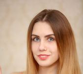 Jessie Jay - teen naked on the couch