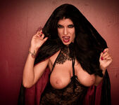 Romi Rain - Vampire Queen Romi