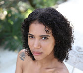 Beauty With Curly Hair - Abril - Watch4Beauty 11