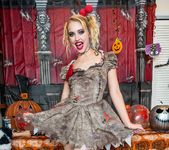 WankzVR - Halloween House Party Cum-Slinger 11
