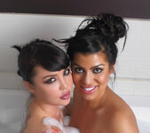 Briana Lee - Bath Time with Masuimi Max