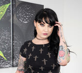 Up Close And Personal With Tattooed Babe Draven Star 4
