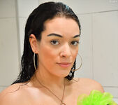 Violet - Shower And A Show - FTV Milfs