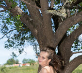 Pola - Under The Tree - Erotic Beauty 14