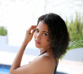 Abril: Relax By The Pool - Watch4Beauty 4