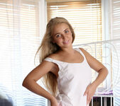 Hanna C - In My Room - Erotic Beauty