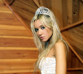 Queen - Jana Horova - Watch4Beauty