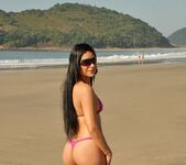 Silvia Sabatiny - Spotting Booty - Mike In Brazil 4