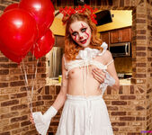 Scarlet Skies - Stop Clowning Around Stepsis - S18:E9 4