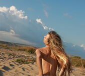 Nicole V - Lizard in the sand - Stunning 18 13