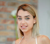 Elena Vedem - Unwind 1 - MetArt X