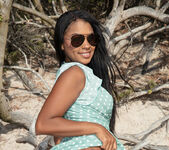 Sofi Vega: Beach Beauty - Watch4Beauty