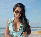 Sofi Vega: Beach Beauty - Watch4Beauty 7