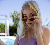 Emma White: Vibrating Next To The Pool - Watch4Beauty 4
