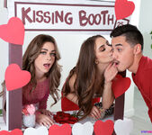 Cash For Kisses On Valentines Day - S25:E7 7