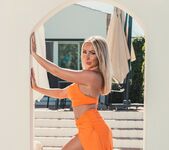 Beth Morgan - Standing Out In Style 4
