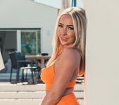 Beth Morgan - Standing Out In Style 5