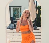 Beth Morgan - Standing Out In Style 6
