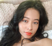 Leyla Grey: Selfie 4U: Erotic Greeting - Watch4Beauty 11