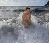 Li Moon: Moon In The Water - Watch4Beauty 16