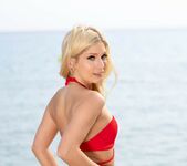 Dolly Dyson and Candee Licious, Threesome in Paradise 5