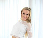 Emma Button - Big Nipples - Erotic Beauty 4