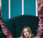 Nikki Hill: Crazy Outfit - Watch4Beauty 13