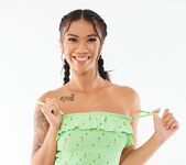 Vivianne DeSilva Shows Ameena Green How To Orgasm - DogFart