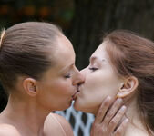 Kinuski, Sata Jones - Outdoor Delight - Viv Thomas 4