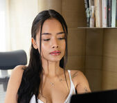 Liloo: School Girl - Watch4Beauty 6