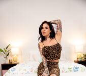 Joanna Angel, Gia Derza - Momly Fans - Girlsway 20