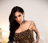 Joanna Angel, Gia Derza - Momly Fans - Girlsway 25
