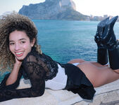 Valery Ponce: Come For A Walk - Watch4Beauty
