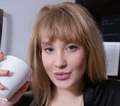 Emily Blake - Attractive Eyes - Erotic Beauty 6