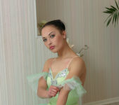 Ianthe O - Ianthe - Start - Stunning 18 9