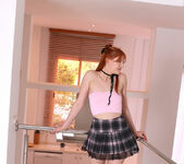 Presenting Lola Red - Erotic Beauty