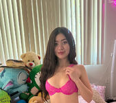Zoey - The Pink Room - FTV Girls