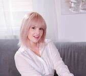Eliz Benson finds out for herself that it's true what they 4