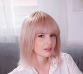 Eliz Benson finds out for herself that it's true what they 5