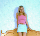 Elpis G - Mysterious Smile - Stunning 18