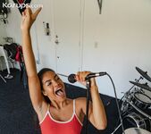 Maya Farrell - Karup's 10
