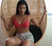 Maya Farrell - Karup's 4