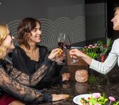 Eyla Moore, Lesya, Oxana Chic - Karup's 5
