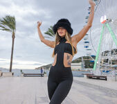 Irene Rouse: Her Beautiful Legs - Watch4Beauty 10